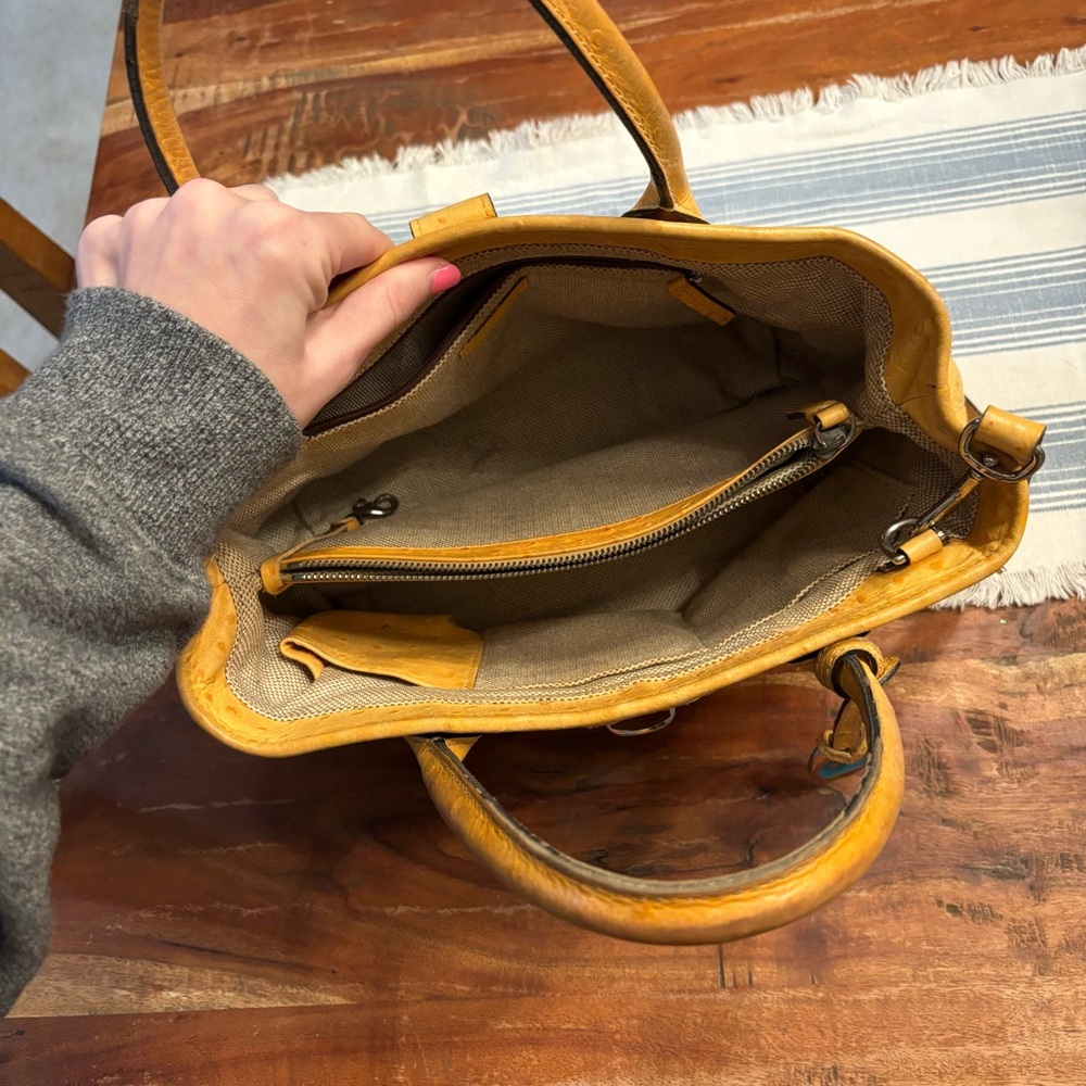 Dooney & Bourke‎ Caramel Brown Leather Ostrich Shoulder Crossbody Handbag - Picture 4 of 6
